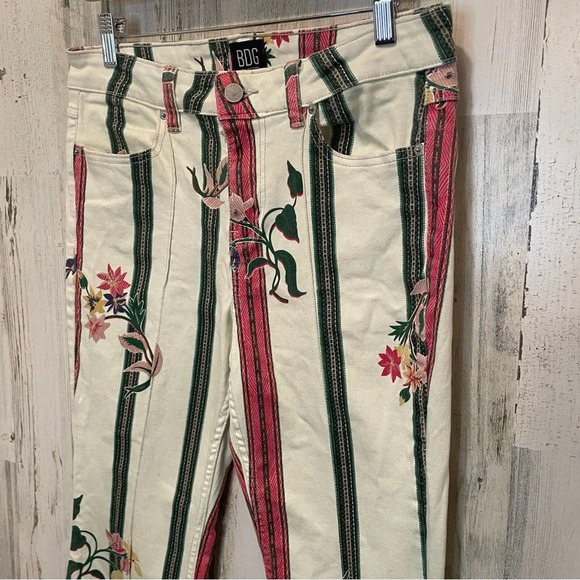 Urban Outfitters BDG Printed Floral Flare Jeans- Size 28 - Picture 7 of 7